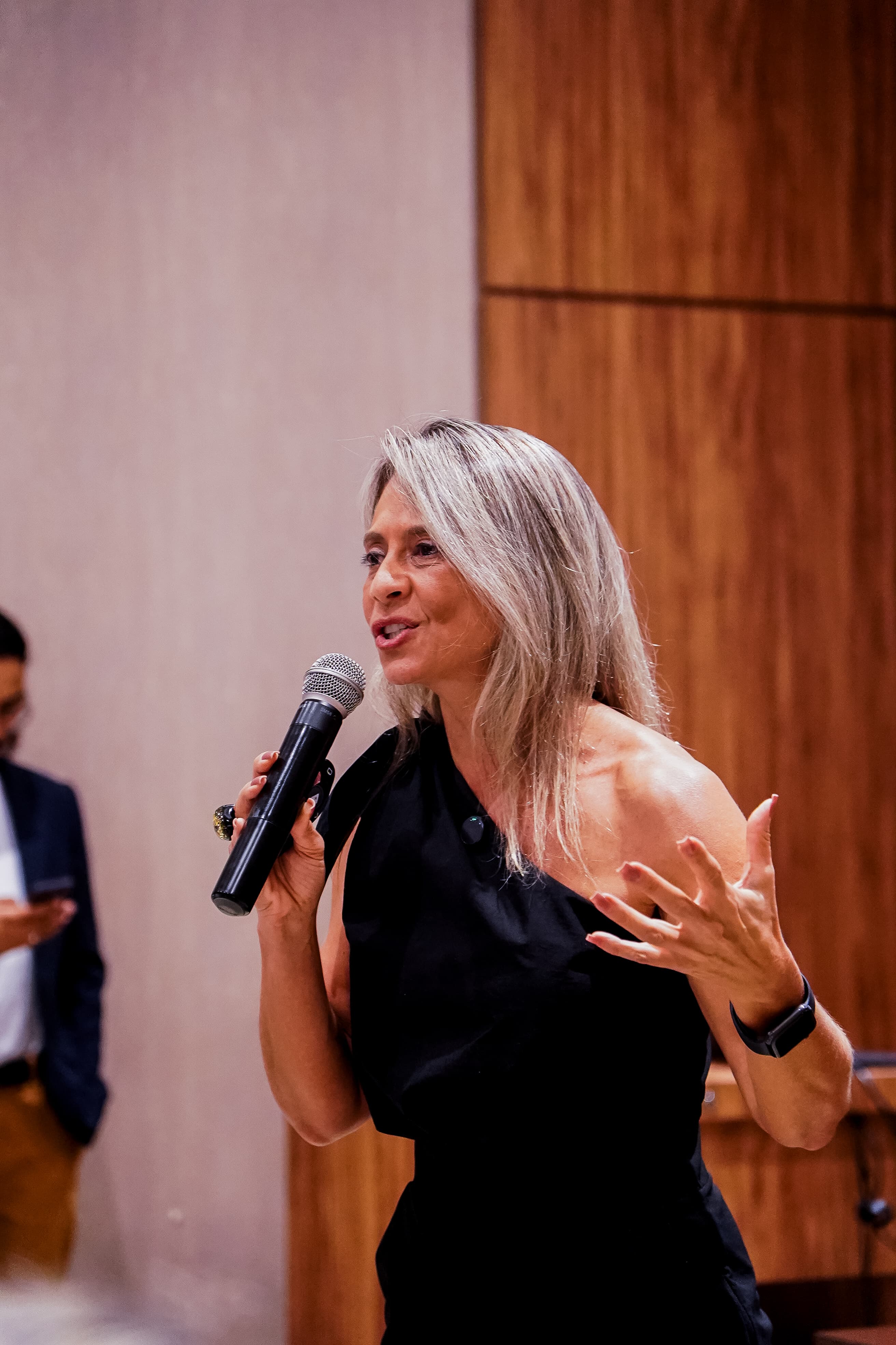 Lara Mattos em encontro presencial